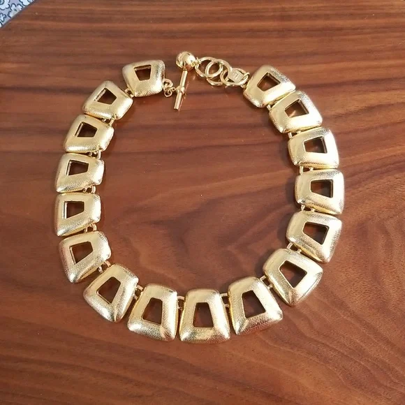 Gorgeous Anne Klein Statement Necklace - Picture 2 of 8